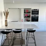 Beautiful Sunny Penthouse *