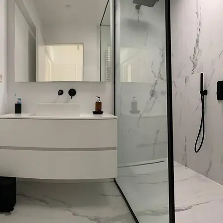 Beautiful Sunny Penthouse דירה קנוקה-הייסט